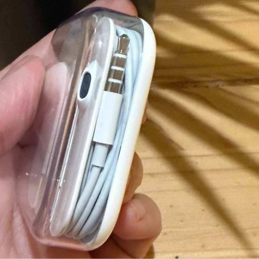 Apple premium earbuds